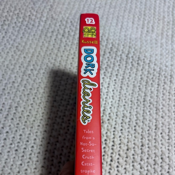 🌲 $5 sale w bundle Dork Diaries 12 Tales from a Not-So-Secret Crush Catastrophe - Picture 3 of 4